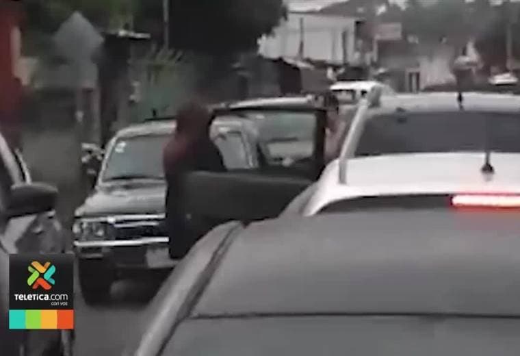Un pleito entre dos conductores casi termina en tragedia en Alajuela