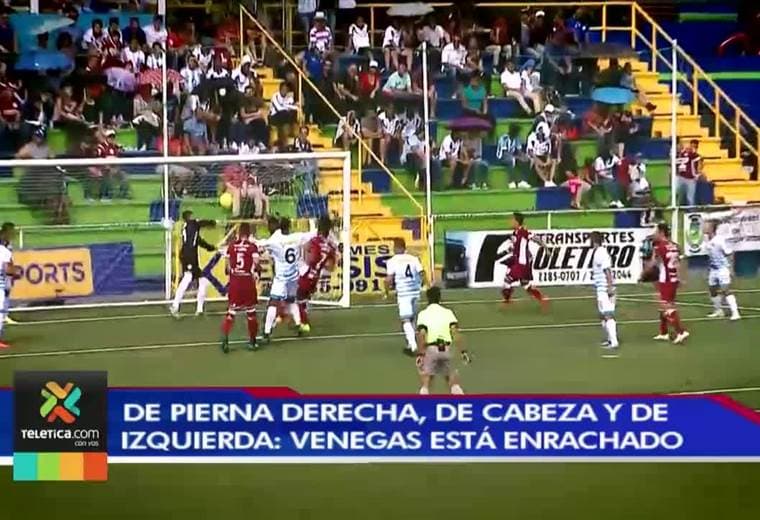 Johan Venegas vive el mejor arranque de su carrera en el fútbol nacional