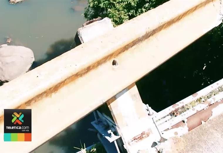 Puente que comunica a Barrio México con La Uruca ya tiene baranda