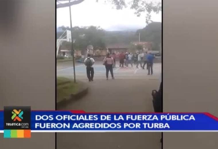 Oficiales de Fuerza Pública fueron agredidos por una turba al intervenir una riña en el parque de Barva