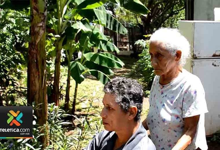 A sus 88 años doña Marcelina cuida a su hijo que perdió movilidad