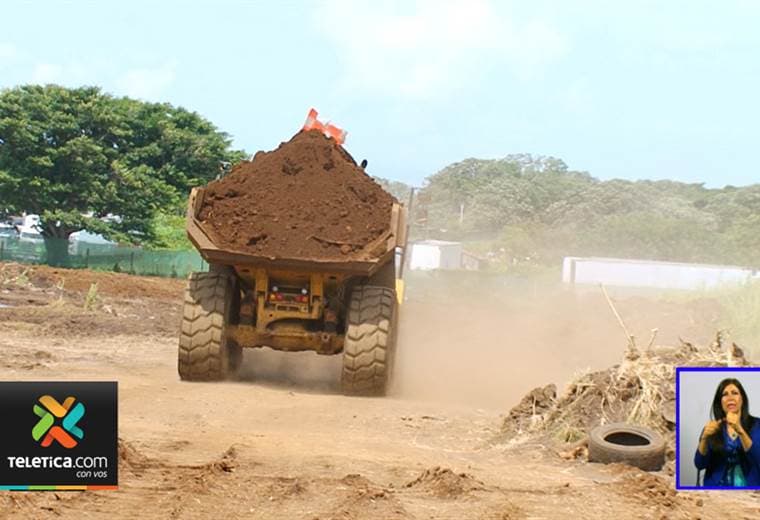 Vecinos del antiguo mirador La Candela en Alajuela viven con mucho polvo y barro