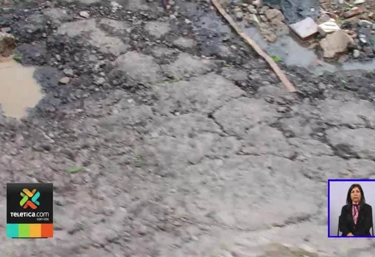 Ya están arreglando la calle que comunica San Antonio de Desamparados con Río Azul de La Unión