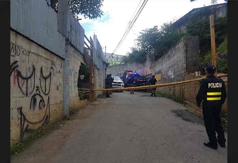Policía derriba barricada que impedía el libre tránsito en Desamparados
