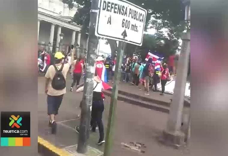 Ticos protestan contra presencia de nicaragüenses en parques de San José centro