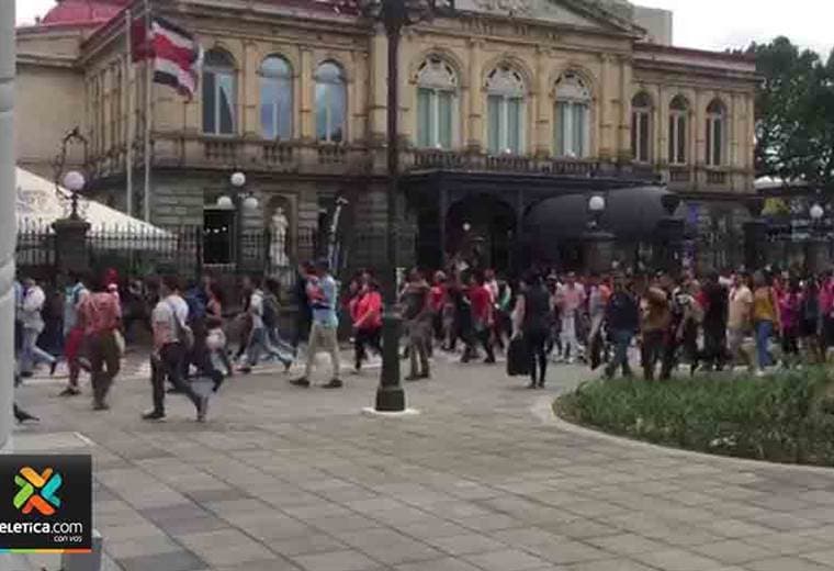 Ticos protestan contra presencia de nicaragüenses en parques de San José centro