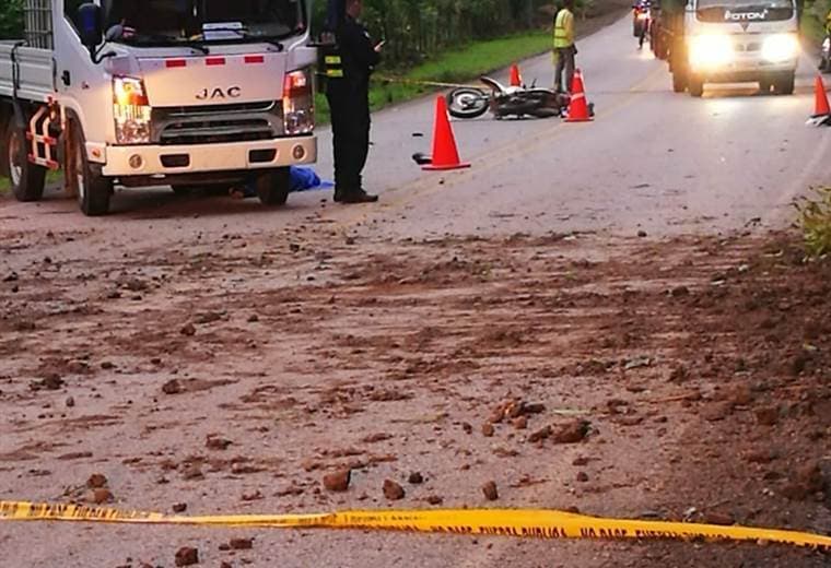 Motociclista fallece tras chocar contra camión en Buenos Aires de Puntarenas