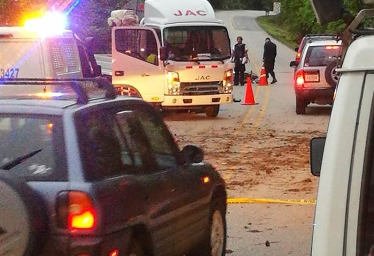 Motociclista fallece tras chocar contra camión en Buenos Aires de Puntarenas