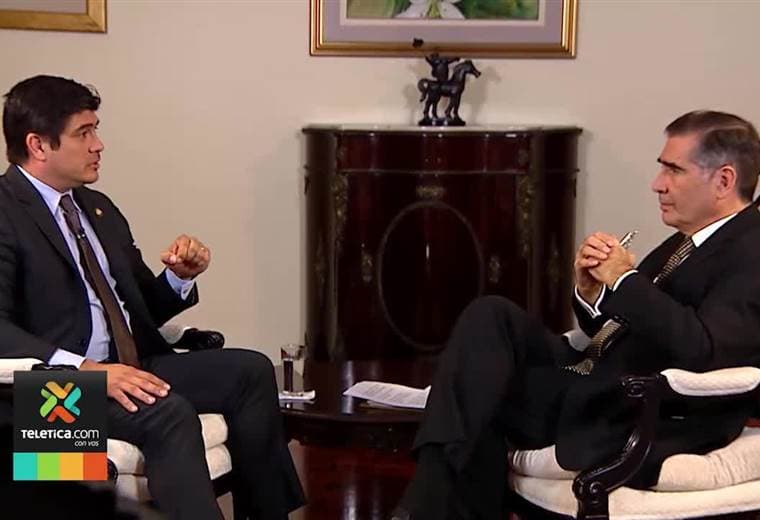 Entrevista: Presidente Carlos Alvarado, el plan fiscal y su peor error en primeros 100 días