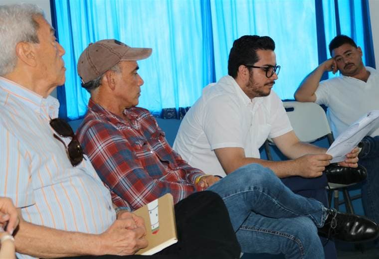 Representante gubernamoentales se reunieron con pescadores de Puntarenas. Presidencia