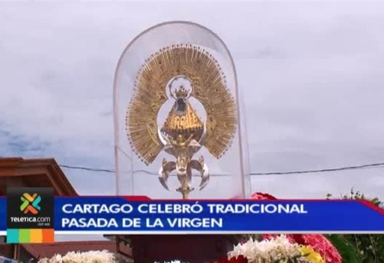 Virgen de Los Ángeles llegó a la catedral de Cartago rodeada de flores y cientos de cartagineses