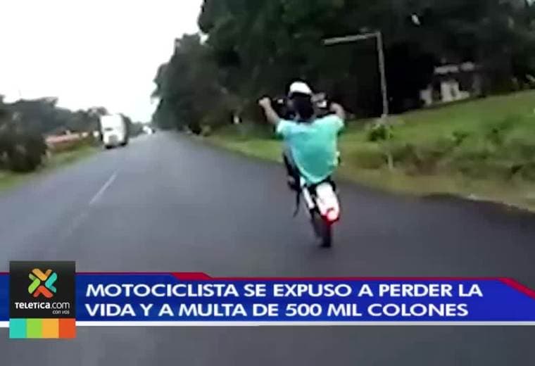 Motociclista que anduvo en una llanta se expuso a perder su vida y a una multa de más de ₡500.000