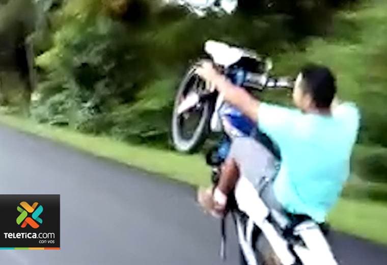 Motociclista que anduvo en una llanta se expuso a perder su vida y a una multa de más de ₡500.000