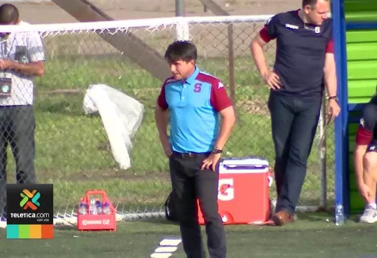 Vladimir Quesada alzó la voz tras el arbitraje de Adrián Chinchilla