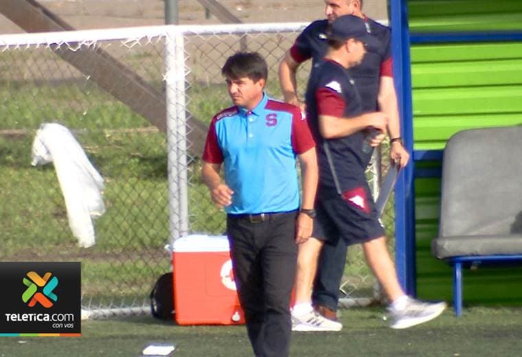 Vladimir Quesada alzó la voz tras el arbitraje de Adrián Chinchilla