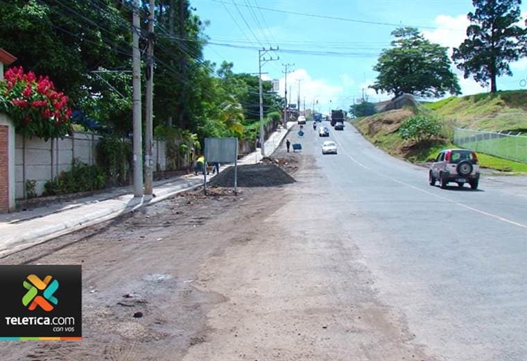 Ya están ampliando la calle que llega hasta Lomas del Río en Pavas