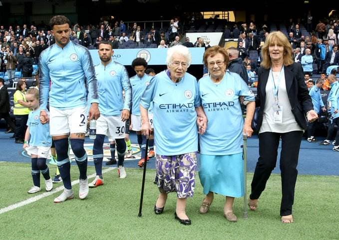 Vera Cohen aficionada de 102 del Manchester City.|ManCity