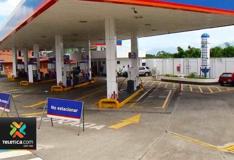 El combustible cada vez escasea más y muchas gasolineras permanecen cerradas