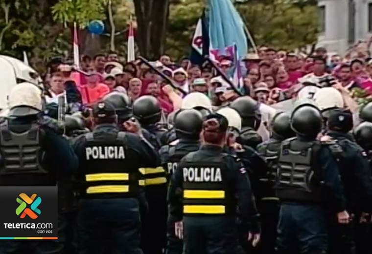 Autoridades investigan a 41 personas por disturbios tras semana y media de huelga