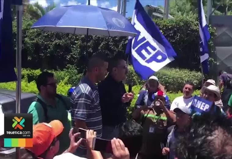 Abogado denunció a Albino Vargas y a otro dirigente sindical por instigar a bloquear calles