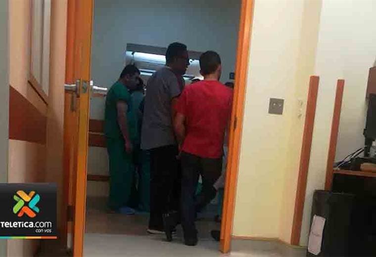 Imágenes muestran el bloqueo de sindicalistas a salas de cirugía del hospital San Juan de Dios