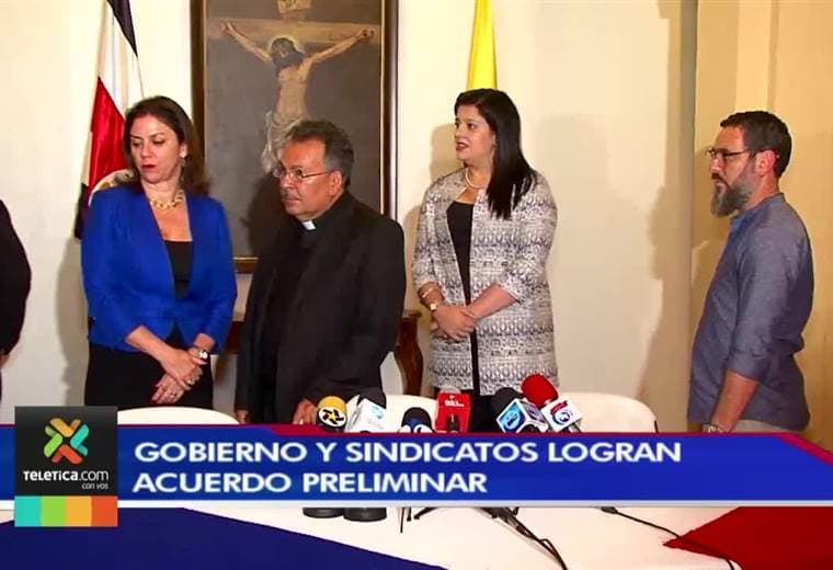 Sindicatos estudiarán documento que hicieron junto al Gobierno; huelga continúa