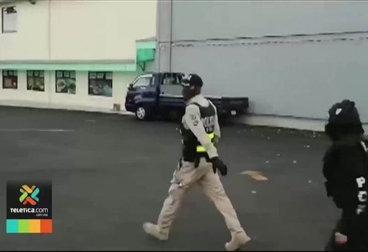 Asesor de Johnny Araya tiene relaciones laborales con orientales investigados por tráfico y trata de chinos