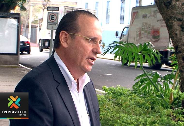 Asesor de Johnny Araya tiene relaciones laborales con orientales investigados por tráfico y trata