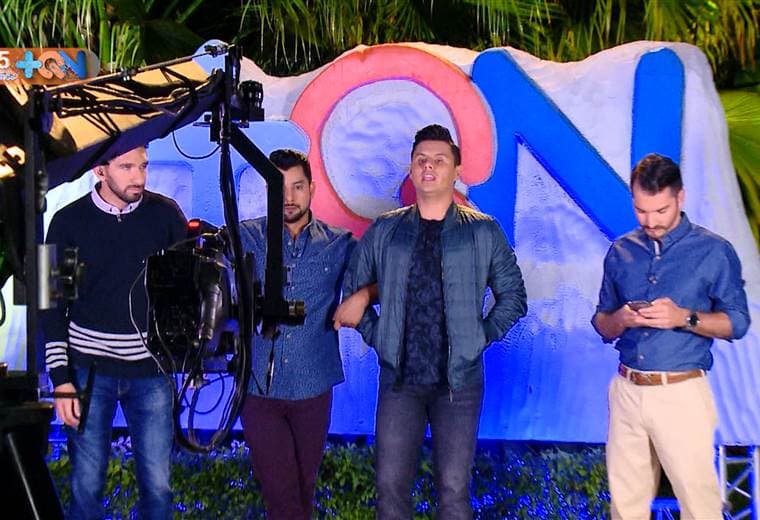 Detrás de cada protagonista de las historias de Más que Noticias, existe un grupo de personas comprometidas y profesionales que con su esfuerzo hacen posible que el programa sea una realidad. En esta entrega especial de nuestra semana de aniversario hacemos un repaso por algunos de los rostros que usted no ve, pero cuyo esfuerzo es indispensable para que Más que Noticias exista.