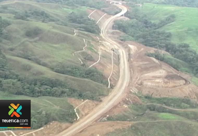 Ministro de Transportes calificó de 'chambonada' proyecto de nueva carretera a San Carlos
