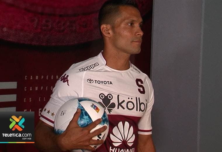 Jairo Arrieta regresa al Saprissa con la idea de retirarse en el equipo