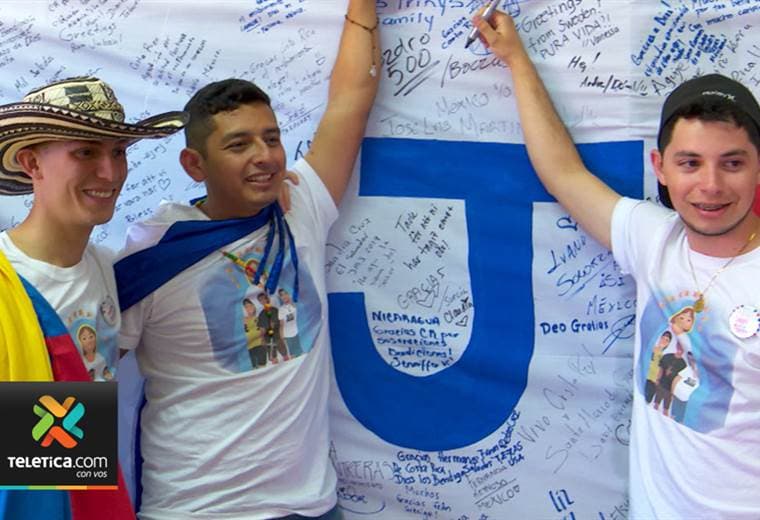 Peregrinos de todo el mundo llevan oraciones a Panamá