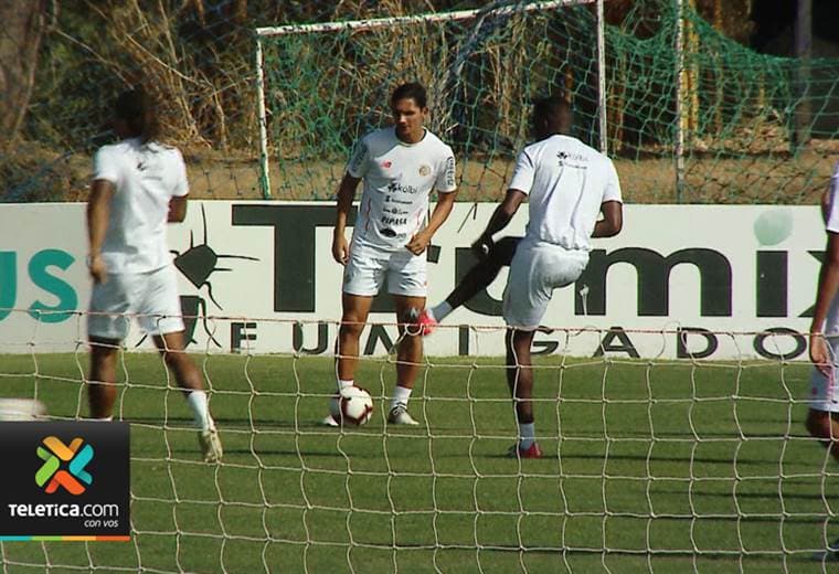 Matosas practica dos sistemas de juego para su debut ante Estados Unidos