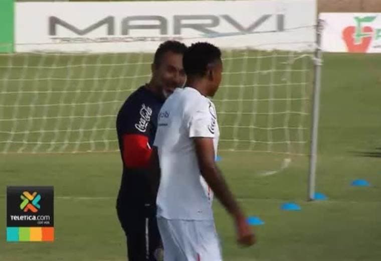 Matosas practica dos sistemas de juego para su debut ante Estados Unidos