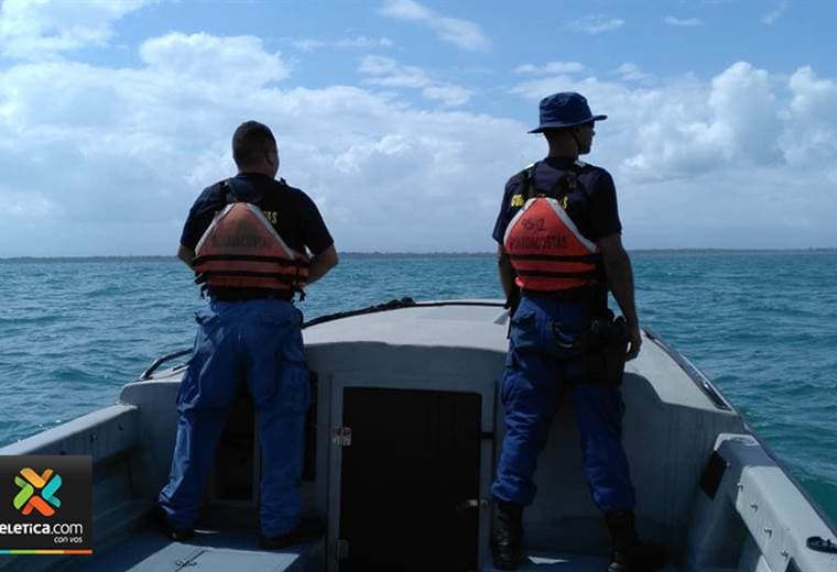 Guardacostas buscan a guía turístico en Manzanillo