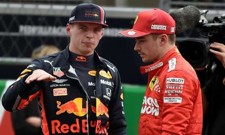 Max Verstappen y Charles Leclerc. AFP