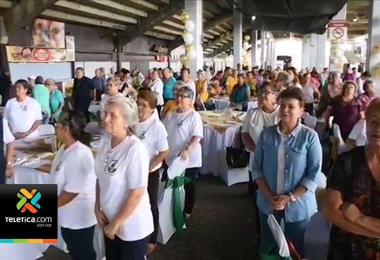 600 adultos mayores celebraron su mes con cantos, bailes y múltiples actividades