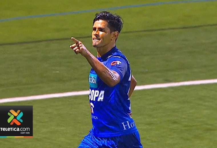 Keylor Soto celebra gol ante el Santos de Guápiles
