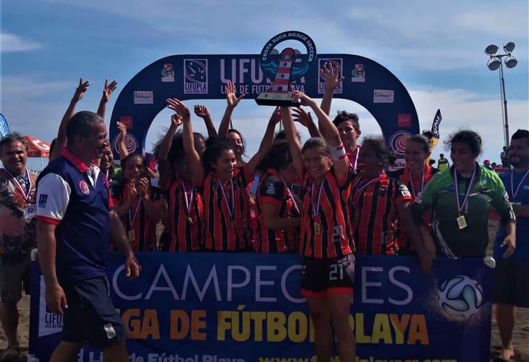 Punta Leona y Dimas Escazú se coronaron en el primer torneo internacional de fútbol playa | DT Comunicación