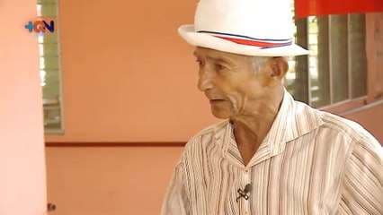 Papito no para de bailar, cuando escucha la música es como sí le picaran los pies!