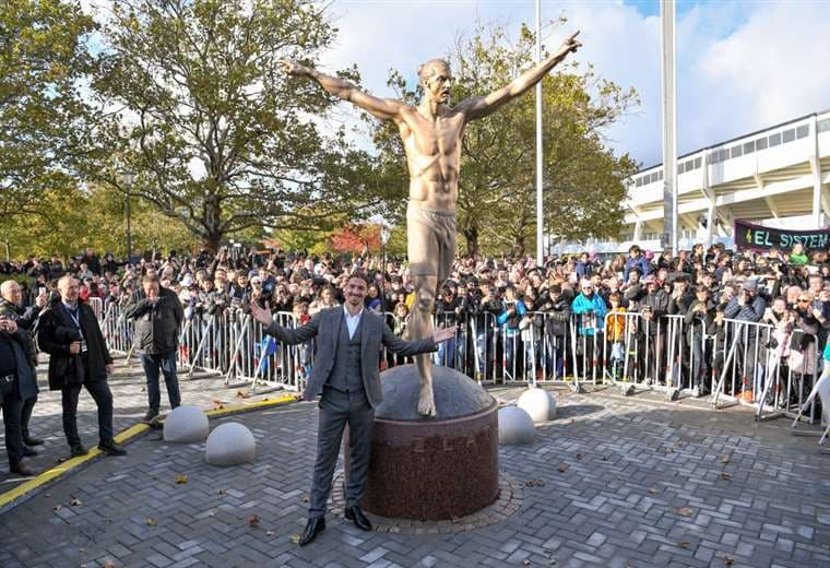Zlatan Ibrahimovic inaugura una estatua con su efigie en su ciudad natal | AFP