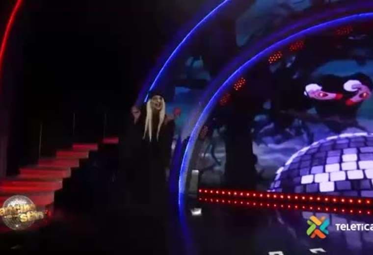 Víctor Carvajal interpretó la bruja de Blancanieves al inicio del Ojo de Dancing