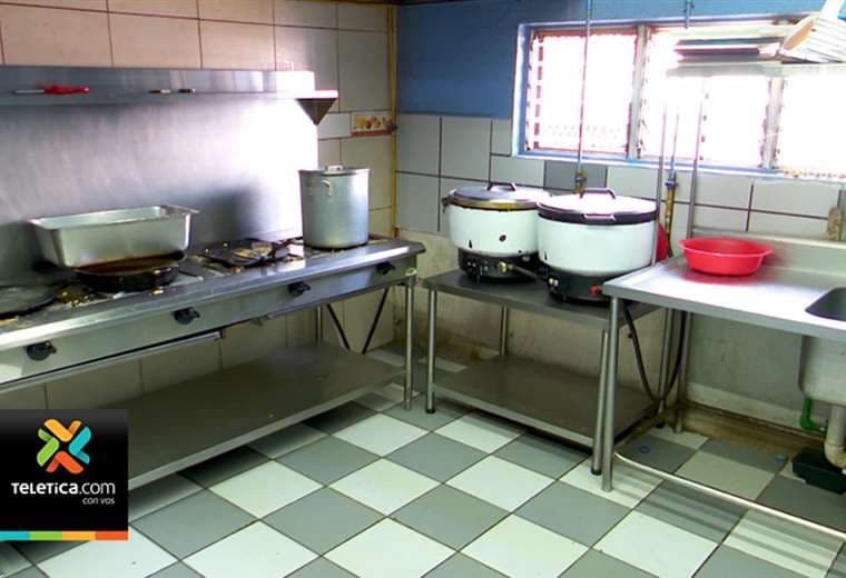 Cocinera sufrió quemaduras tras presentarse una deflagración en la escuela de Lomas del Rio en Pavas
