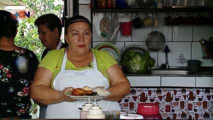 Mamá de Álvaro Saborío con rico sazón en Los Chiles.