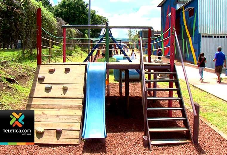 Un lote baldío que generaba inseguridad se convirtió en un parque para distrute de los niños
