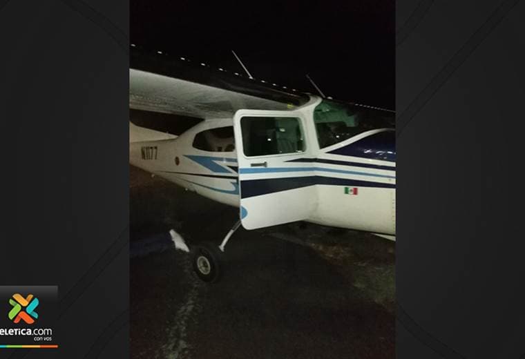 Autoridades detienen avioneta con tres extranjeros, arma de fuego y varios bultos en Pococí