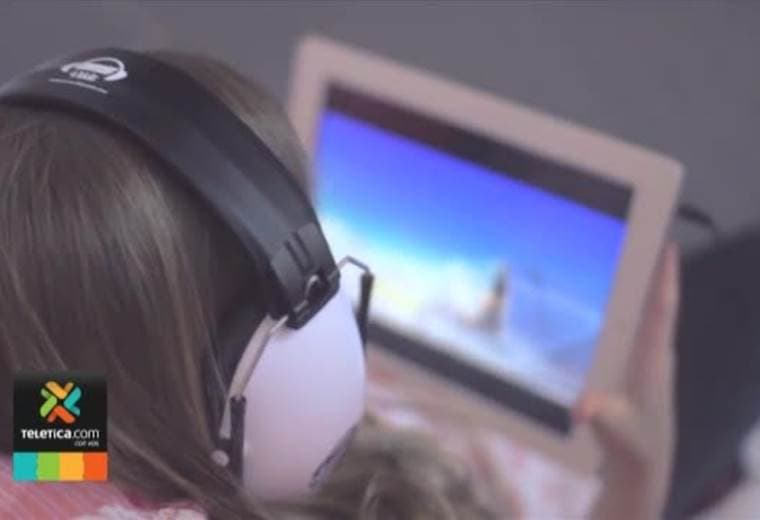 1.100 millones de jóvenes corren el riesgo de perder la audición