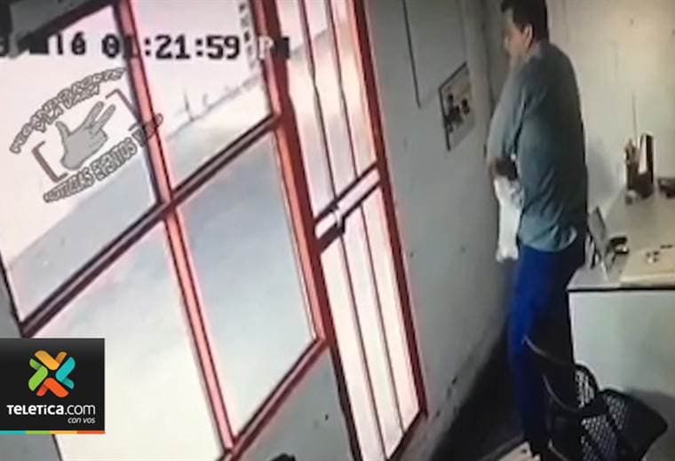 - Hombre robó computadora en venta de carros en Heredia