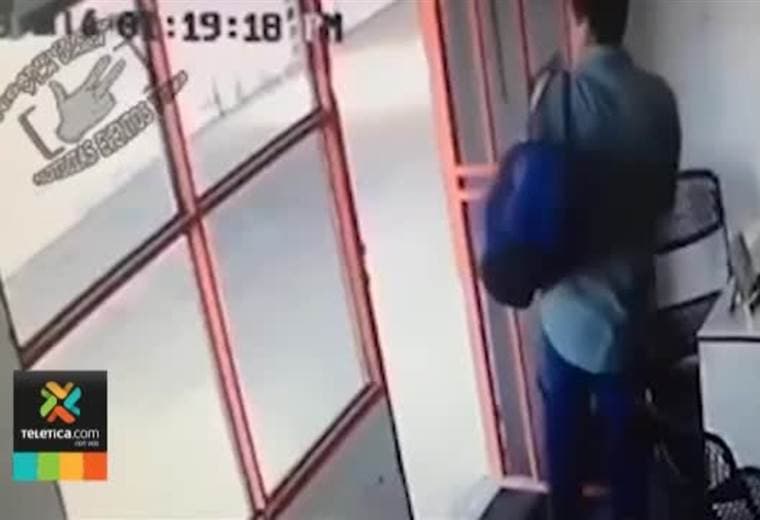 Hombre robó computadora en venta de carros en Heredia
