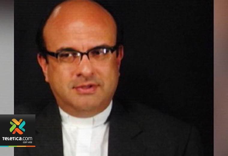 Juzgado Penal de Desamparados emitió una orden de captura internacional contra el sacerdote Mauricio Víquez.